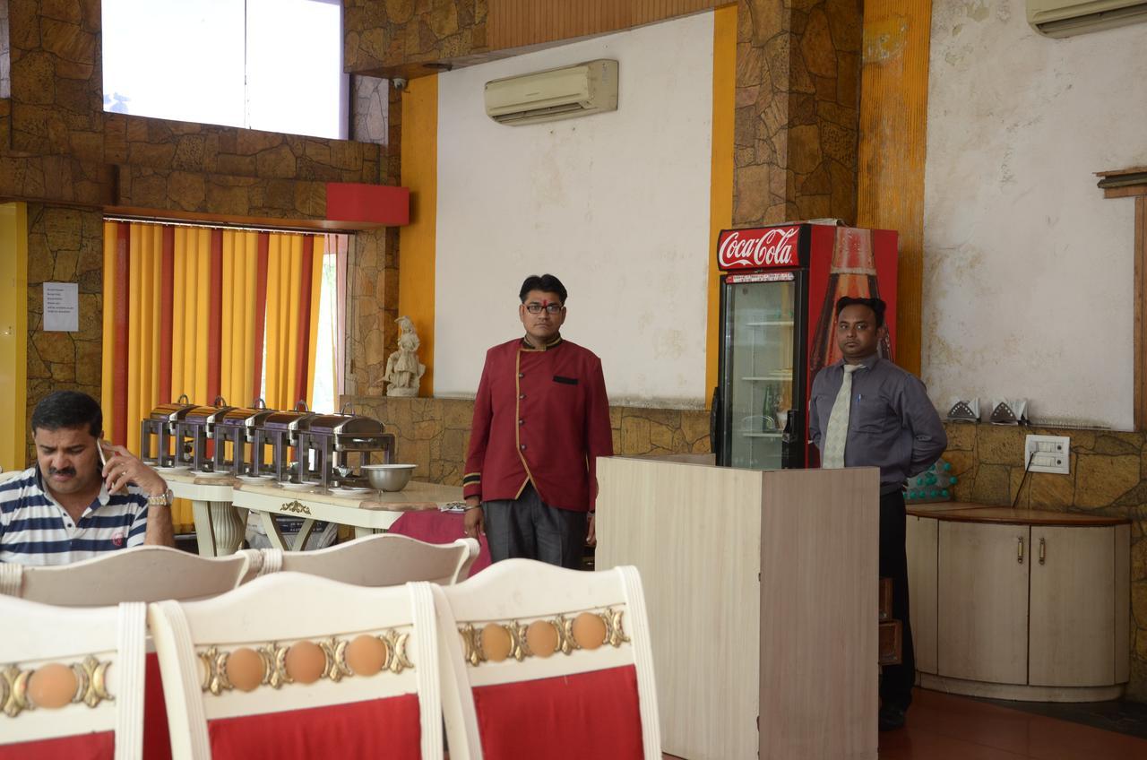 Hotel Rahul Deluxe Nagpur Ngoại thất bức ảnh